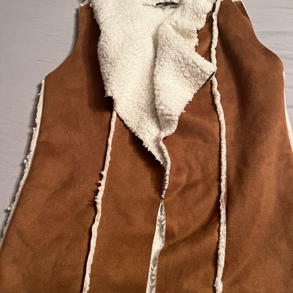Women’s faux suede Sherpa lined vest. Size small, clean, no flaws. - Picture 1 of 7